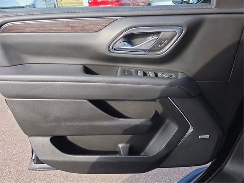 Used 2023 Chevrolet Suburban LT image 18