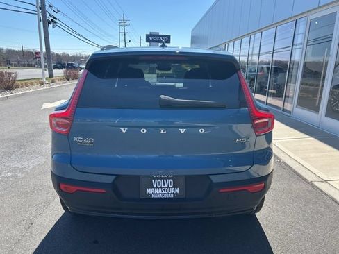 Used 2025 Volvo XC40 B5 Plus AWD/4WD image 4