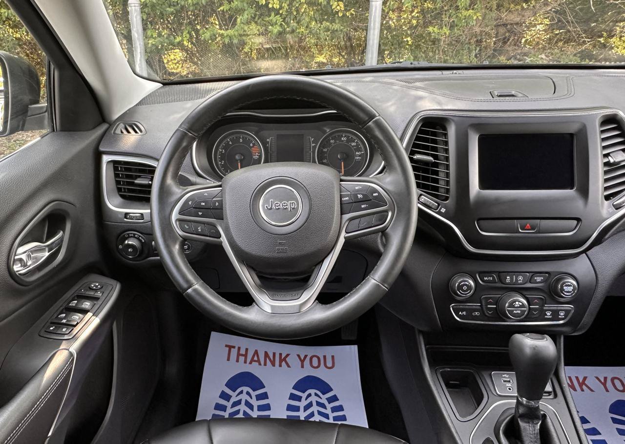 Used 2019 Jeep Cherokee Latitude Plus w/ Comfort/Convenience Group FWD image 15