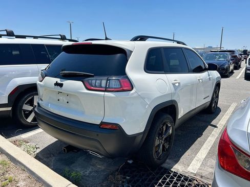 Used 2019 Jeep Cherokee Latitude Plus FWD image 2