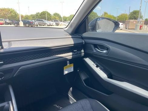 Used 2025 Honda Accord SE image 15