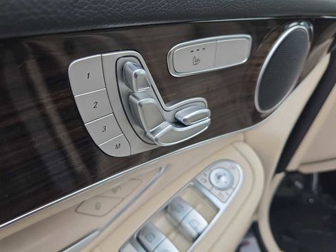 Used 2022 Mercedes-Benz GLC 300 4MATIC image 17