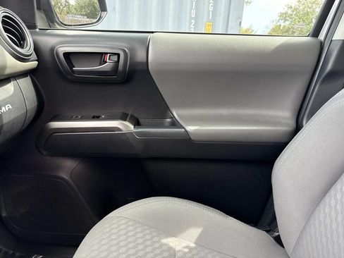 Used 2020 Toyota Tacoma SR5 RWD image 29