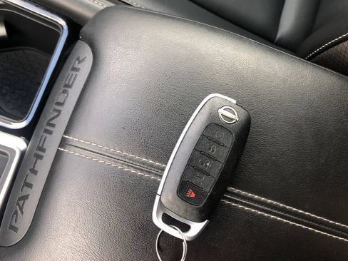 Used 2023 Nissan Pathfinder SL w/ Lighting Package (N92) FWD image 33