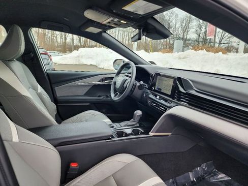 Used 2025 Toyota Camry SE w/ Convenience Package image 11