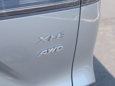 Used 2022 Toyota Corolla Cross XLE w/ Convenience Package AWD/4WD image 27