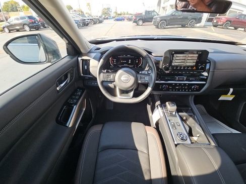 New 2025 Nissan Pathfinder Platinum image 22