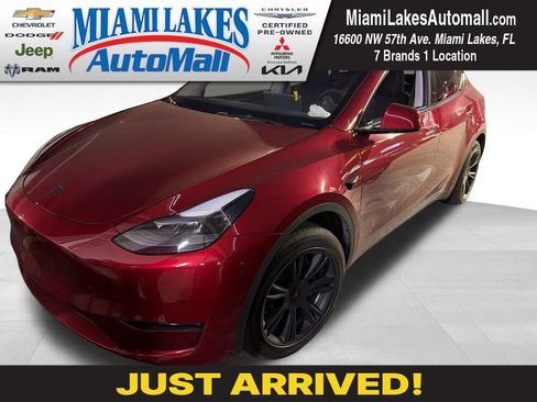 Used 2024 Tesla Model Y 2WD image 1