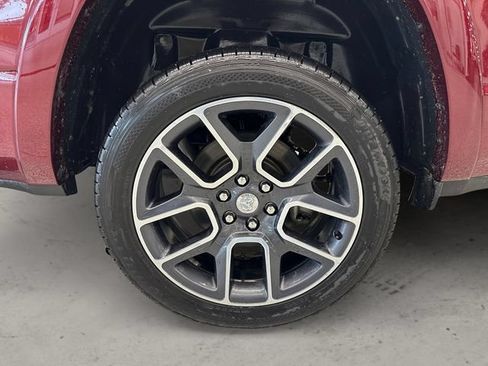 Used 2019 RAM 1500 Laramie AWD/4WD image 14
