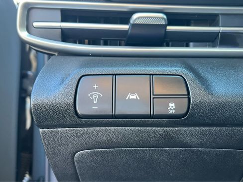 Used 2021 Hyundai Elantra Limited image 32