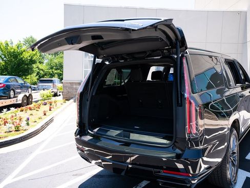 Used 2025 Cadillac Escalade ESV Sport Platinum w/ LPO, Floor Liner Package AWD/4WD image 51