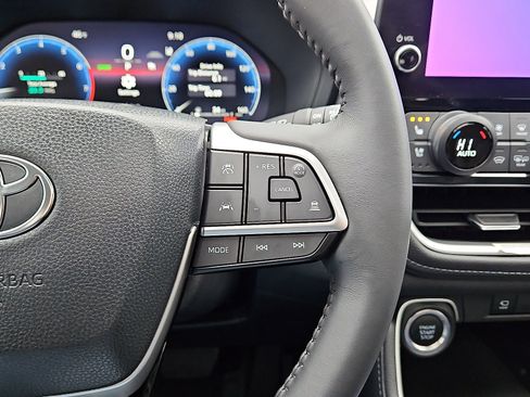 Used 2024 Toyota Grand Highlander Limited image 18