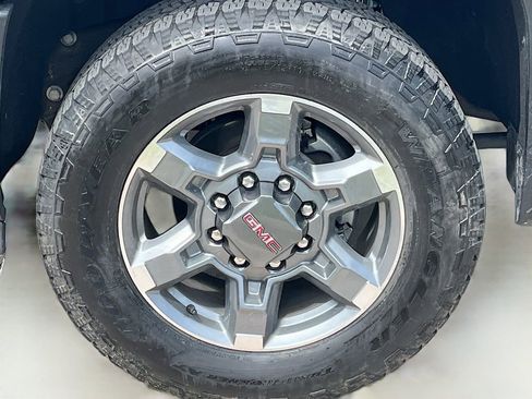 Used 2025 GMC Sierra 2500 AT4 w/ AT4 Premium Plus Package AWD/4WD image 31