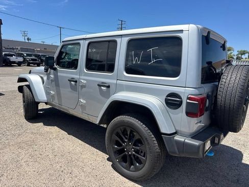 Used 2024 Jeep Wrangler Unlimited Sahara AWD/4WD image 8
