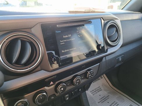 Used 2019 Toyota Tacoma TRD Sport image 16