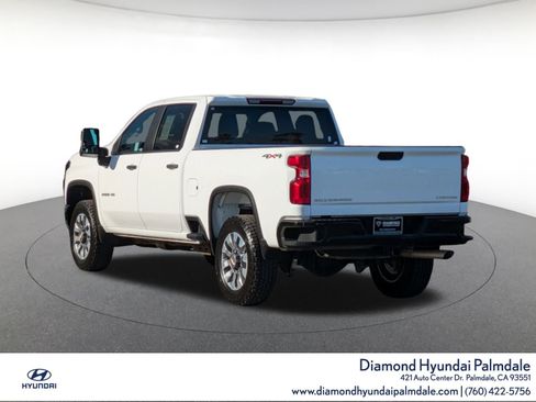 Used 2022 Chevrolet Silverado 2500 Custom w/ Custom Value Package image 5