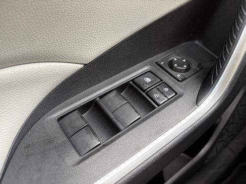 Used 2021 Toyota RAV4 XLE image 19