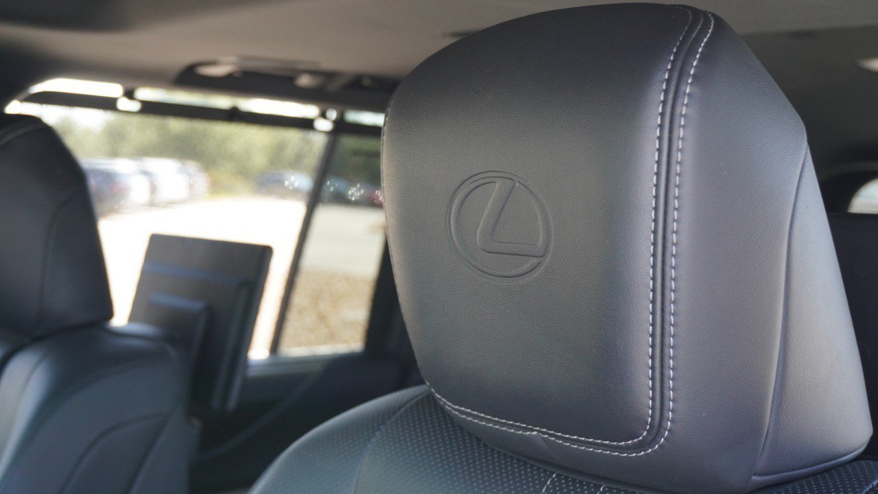 Used 2022 Lexus LX 600 4WD w/ Accessory Package (Z1) image 26