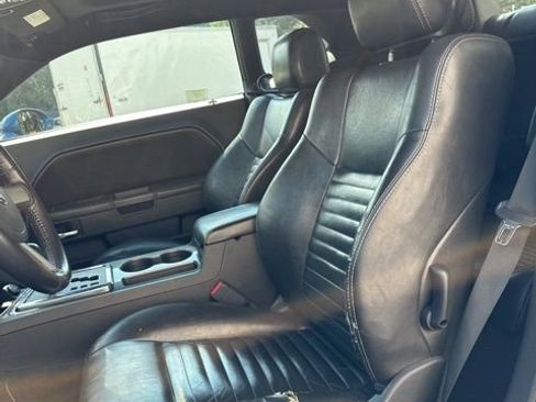 Used 2010 Dodge Challenger SE image 13