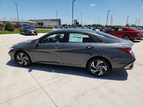 New 2025 Hyundai Elantra Limited image 2