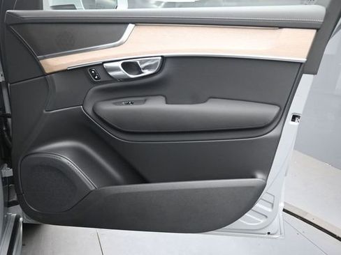 New 2026 Volvo XC90 B5 Plus w/ Protection Package Premier AWD/4WD image 31