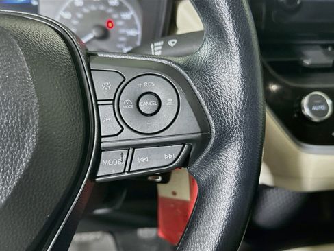 Used 2025 Toyota Corolla LE FWD image 17