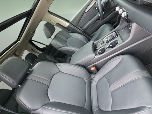 Used 2025 Honda Pilot Touring image 15