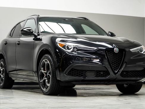 Used 2023 Alfa Romeo Stelvio Veloce image 4