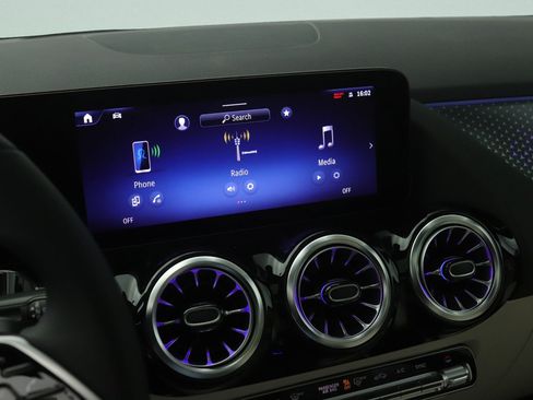 New 2026 Mercedes-Benz GLA 250 image 5