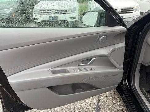 Used 2023 Hyundai Elantra SEL w/ Winter Weather Package FWD image 17