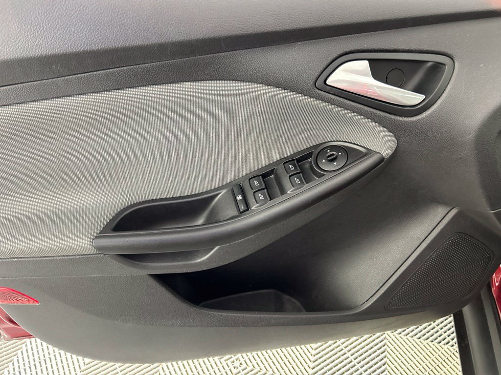 Used 2014 Ford Focus SE FWD image 7