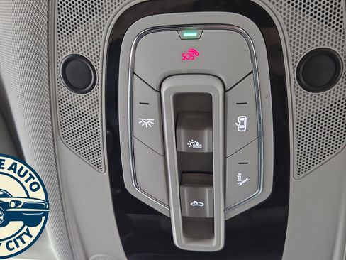 Used 2021 Audi e-tron Premium w/ Convenience Plus Package AWD/4WD image 21