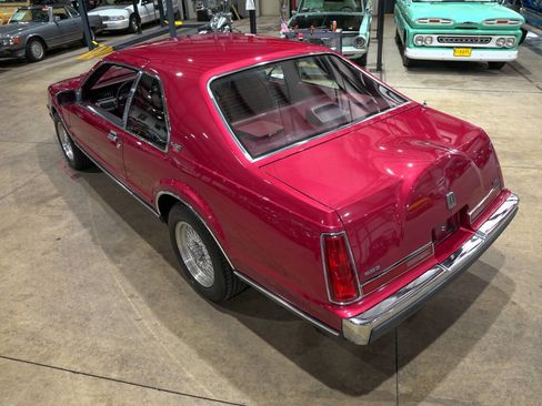 Used 1990 Lincoln Mark VII LSC RWD image 16