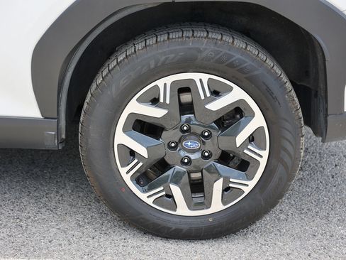 Used 2025 Subaru Forester Premium AWD/4WD image 11