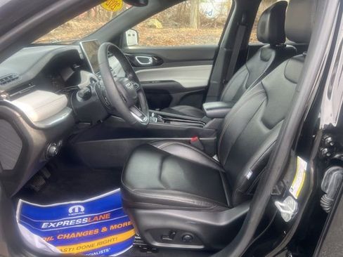 Used 2024 Jeep Compass Limited image 12