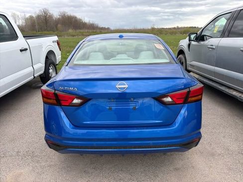 Used 2025 Nissan Altima 2.5 SV FWD image 11