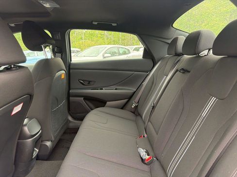 New 2026 Hyundai Elantra SEL Sport FWD image 19