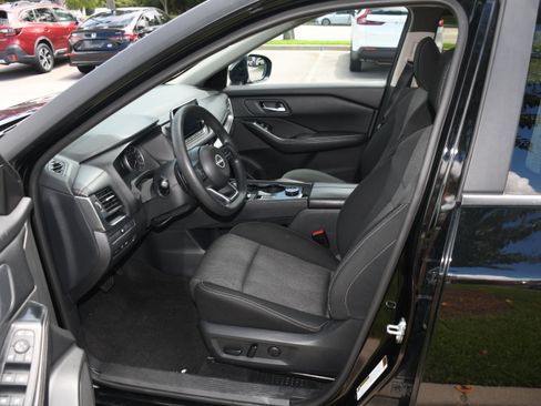 Used 2024 Nissan Rogue SV AWD/4WD image 7