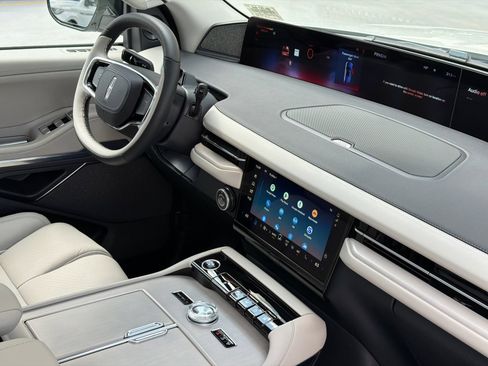 New 2026 Lincoln Navigator Reserve AWD/4WD image 11