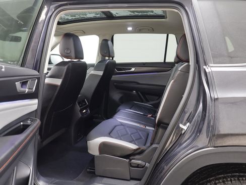 Used 2025 Volkswagen Atlas Peak Edition SE image 12