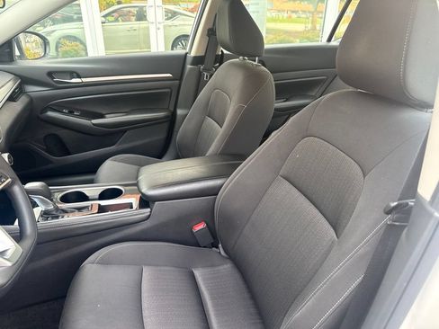 Used 2023 Nissan Altima 2.5 SV FWD image 10