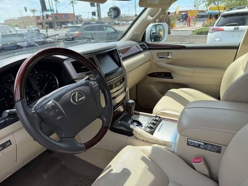 Used 2014 Lexus LX 570 4WD w/ Luxury Package image 11
