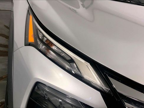 Used 2025 Nissan Rogue SV FWD image 26