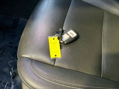 Used 2024 GMC Sierra 1500 SLT image 13