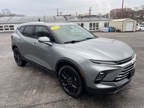 Used 2023 Chevrolet Blazer Premier image 3