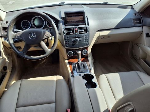 Used 2009 Mercedes-Benz C 300 Sedan image 4