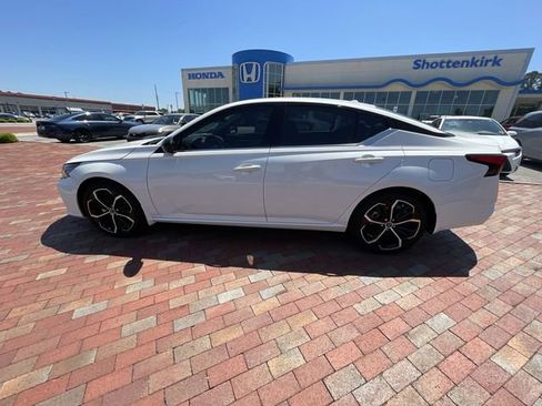 Used 2024 Nissan Altima 2.5 SR FWD image 28