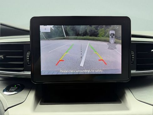 Used 2021 Ford Explorer XLT w/ Equipment Group 202A AWD/4WD image 16
