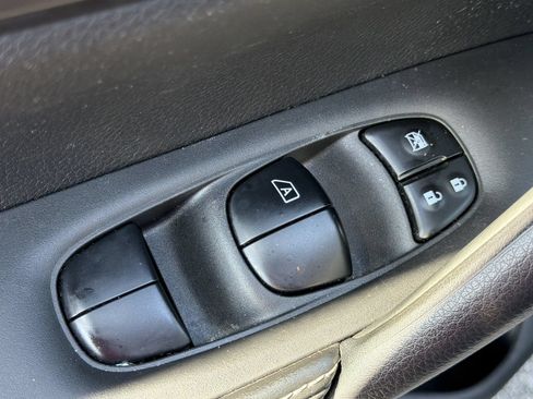 Used 2021 Nissan Rogue Sport S FWD image 28