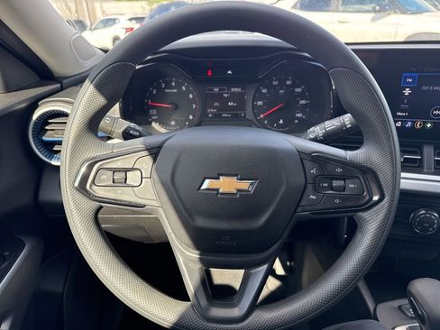 Used 2025 Chevrolet Trax LS FWD image 19